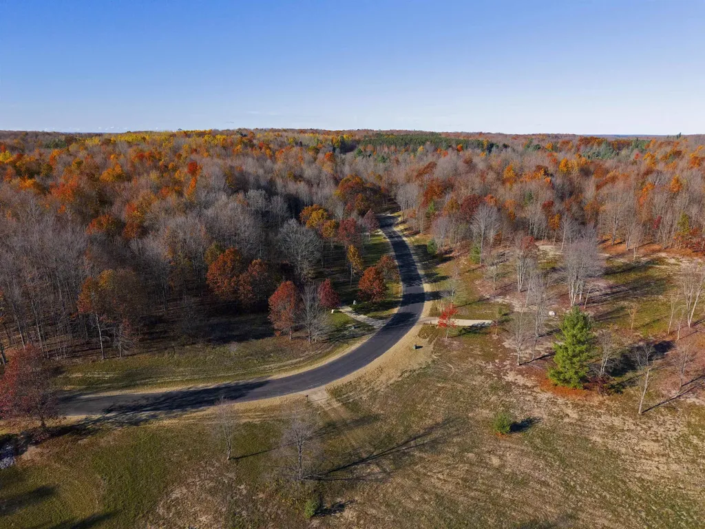 5543 SW Old Oak Trail Springfield Township MI 49633