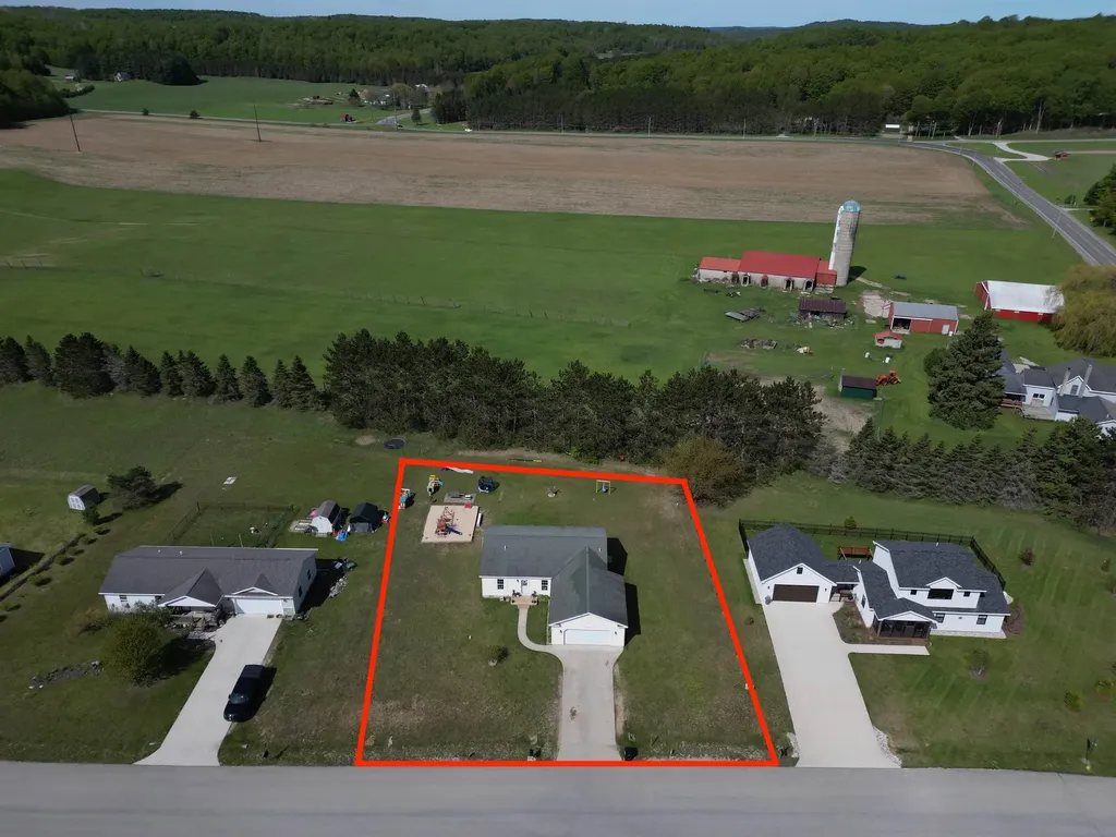 8504 S Elizabeth Drive Kasson Township MI 49664