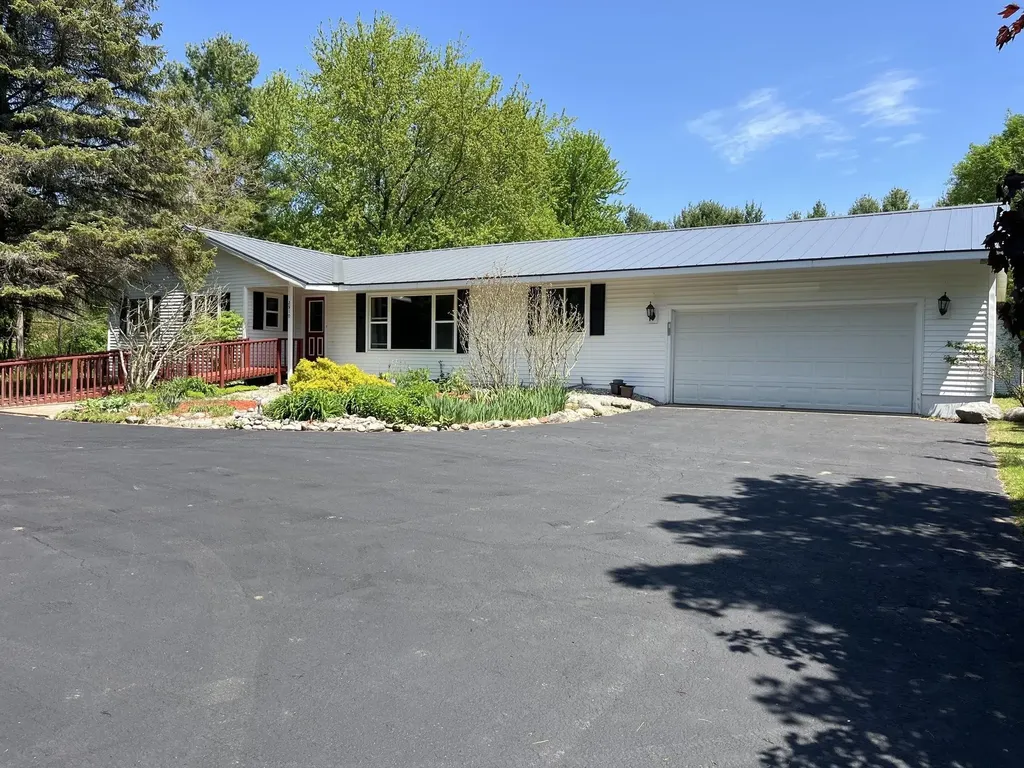 2510 E Silver Lake Road N Garfield Charter Township MI 49685