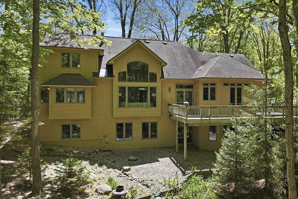 10481 S Monaco Way Elmwood Charter Township MI 49684