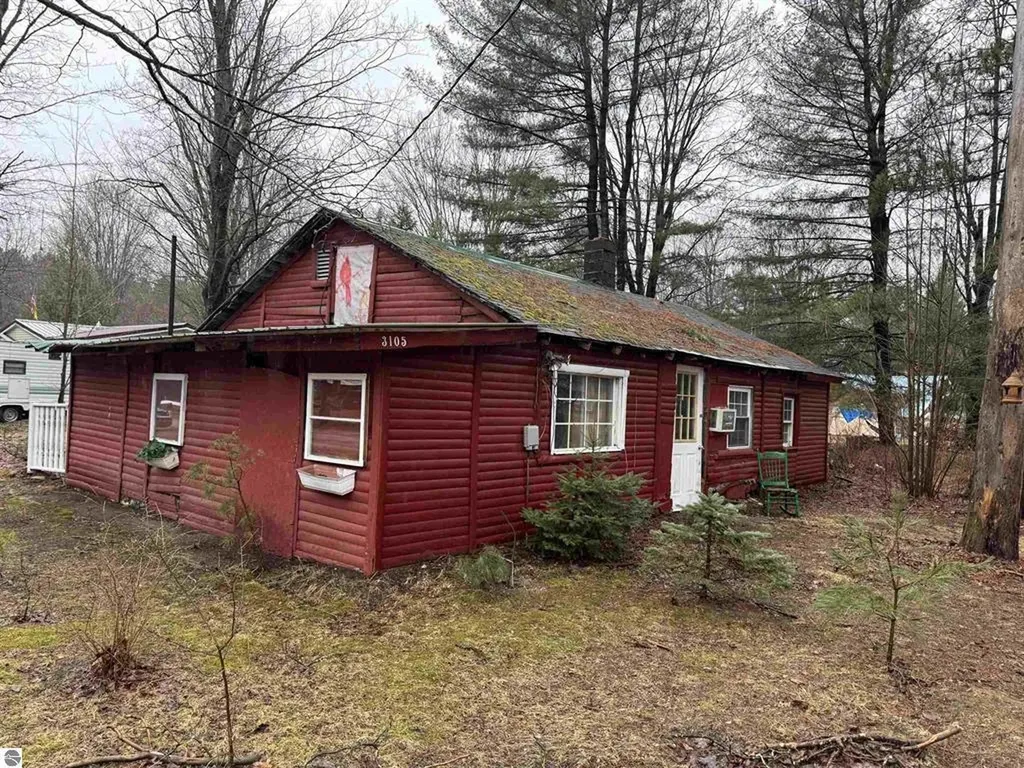 3105 N 3 1/4 Road Springville Township MI 49668