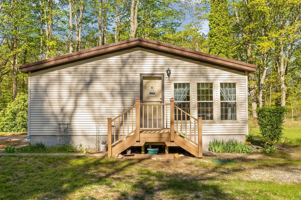 10908 Vans Lane Fife Lake Township MI 49633