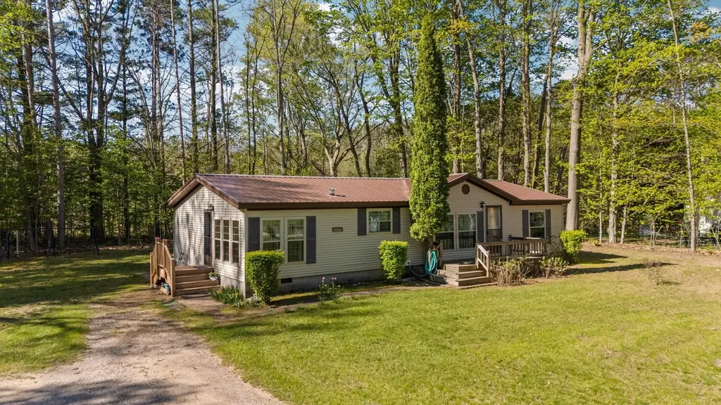 10908 Vans Lane Fife Lake Township MI 49633
