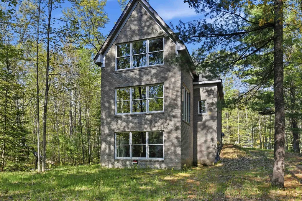 2088 E Higgins Lake Drive Gerrish Township MI 48653