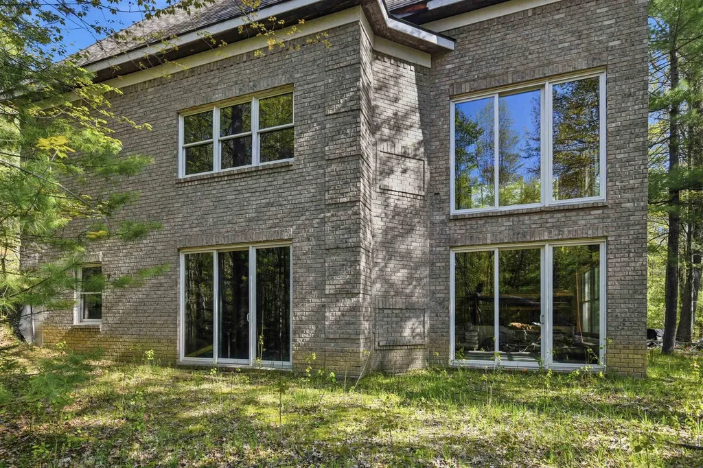 2088 E Higgins Lake Drive Gerrish Township MI 48653