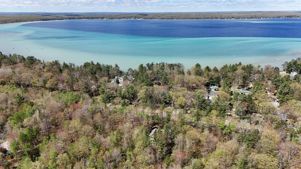 2088 E Higgins Lake Drive Gerrish Township MI 48653