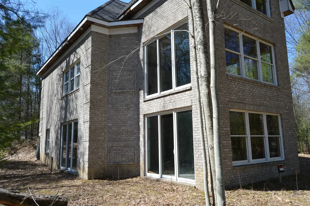 2088 E Higgins Lake Drive Gerrish Township MI 48653