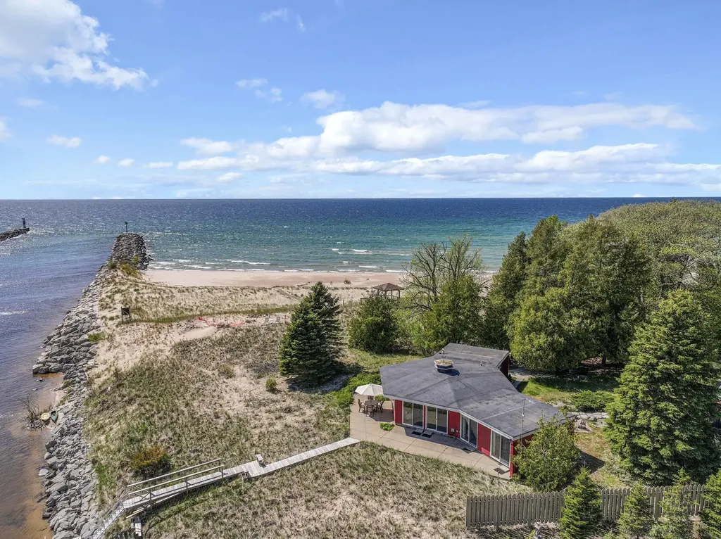 16560 Starke Road Arcadia Township MI 49613