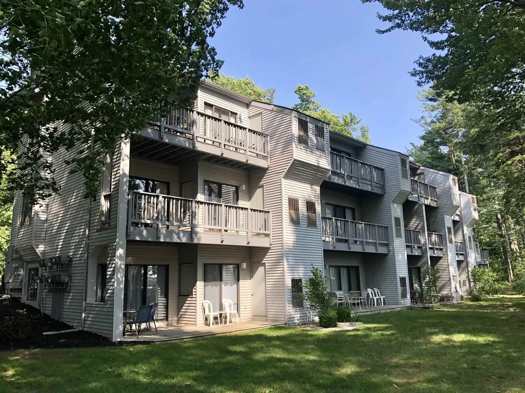 5663 Creeks Crossing Acme Township MI 49690