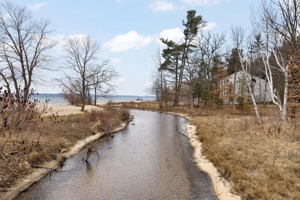 5663 Creeks Crossing Acme Township MI 49690
