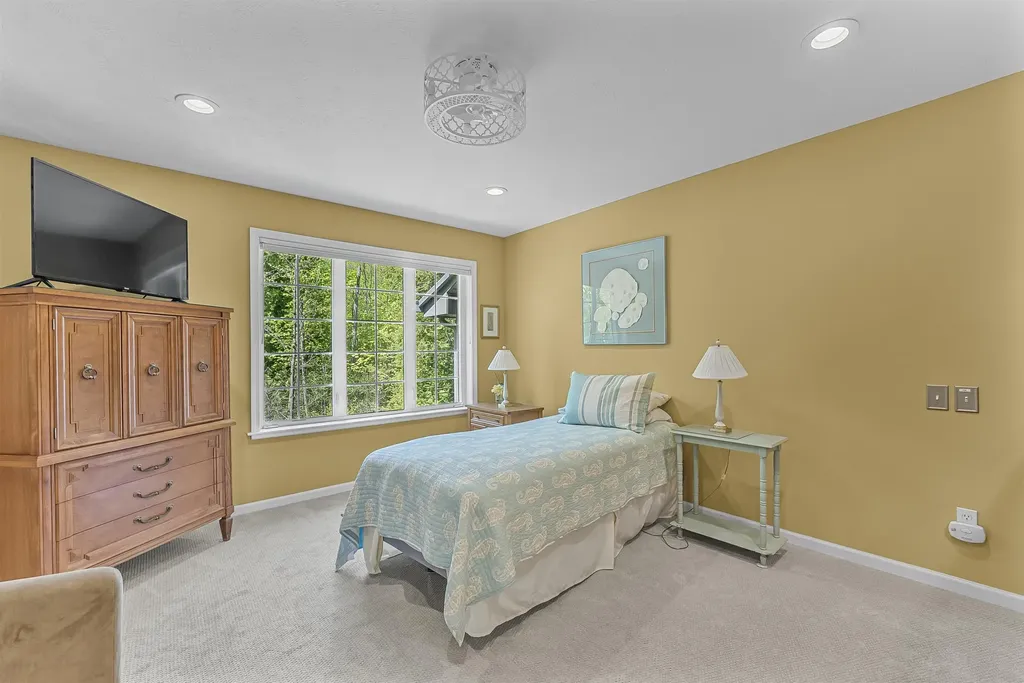 12040 S Elk Run Elmwood Charter Township MI 49684