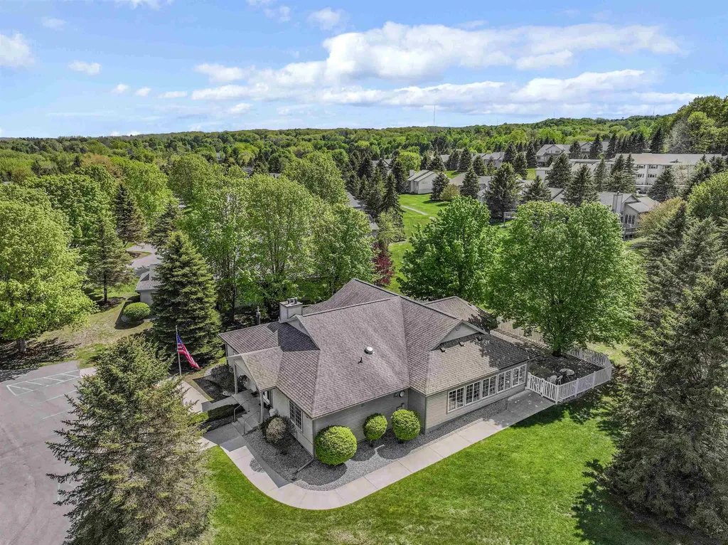 12040 S Elk Run Elmwood Charter Township MI 49684