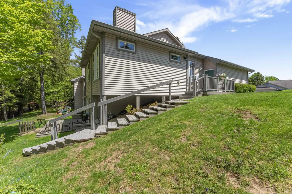 12040 S Elk Run Elmwood Charter Township MI 49684