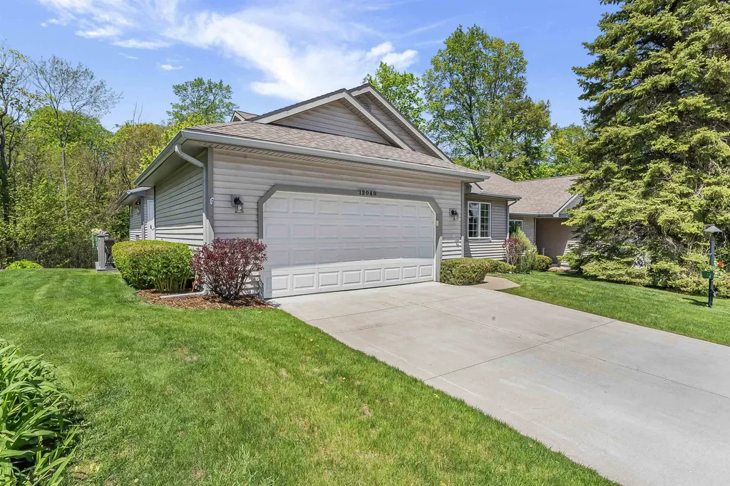 12040 S Elk Run Elmwood Charter Township MI 49684