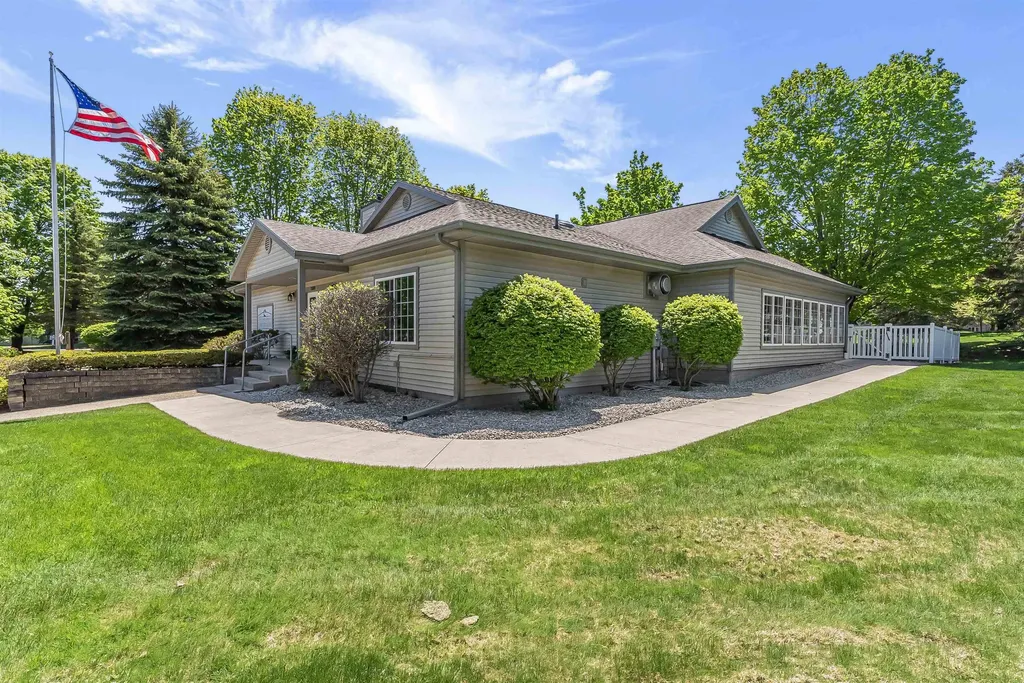 12040 S Elk Run Elmwood Charter Township MI 49684