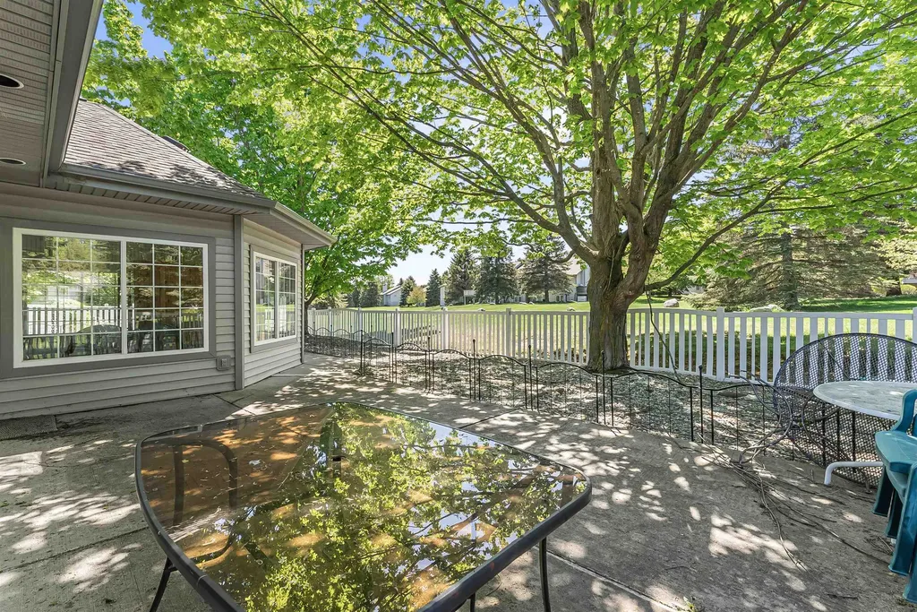 12040 S Elk Run Elmwood Charter Township MI 49684