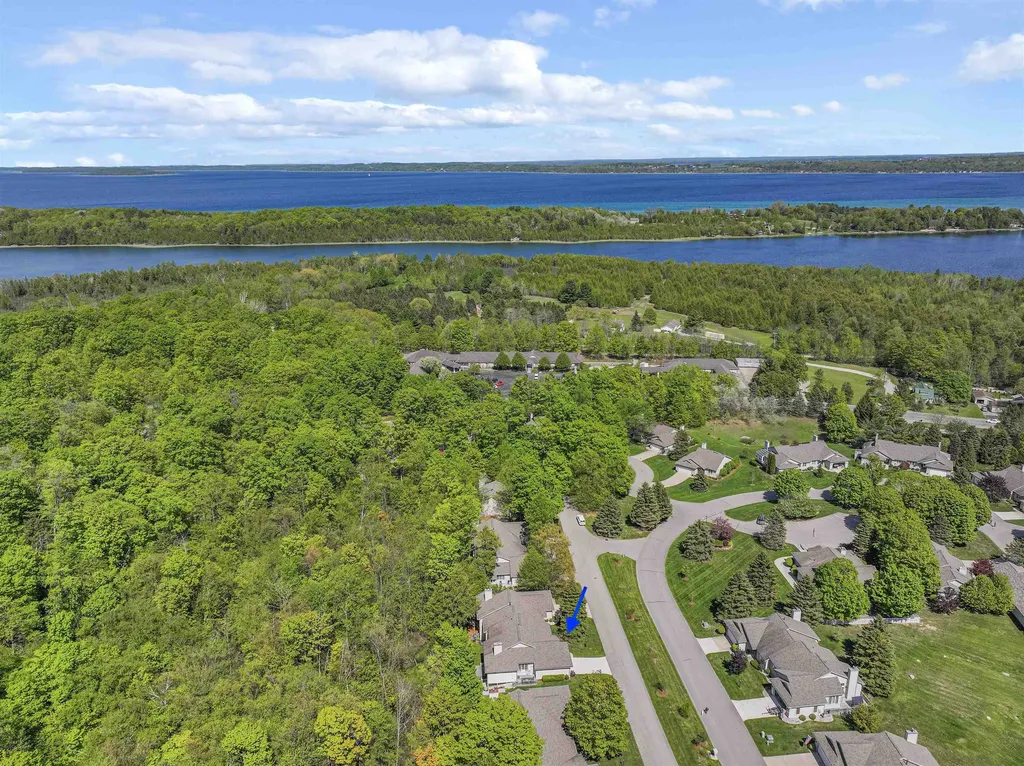 12040 S Elk Run Elmwood Charter Township MI 49684
