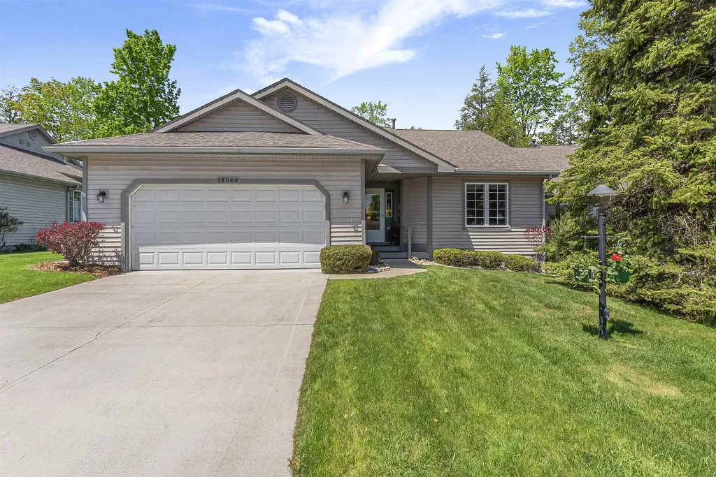 12040 S Elk Run Elmwood Charter Township MI 49684