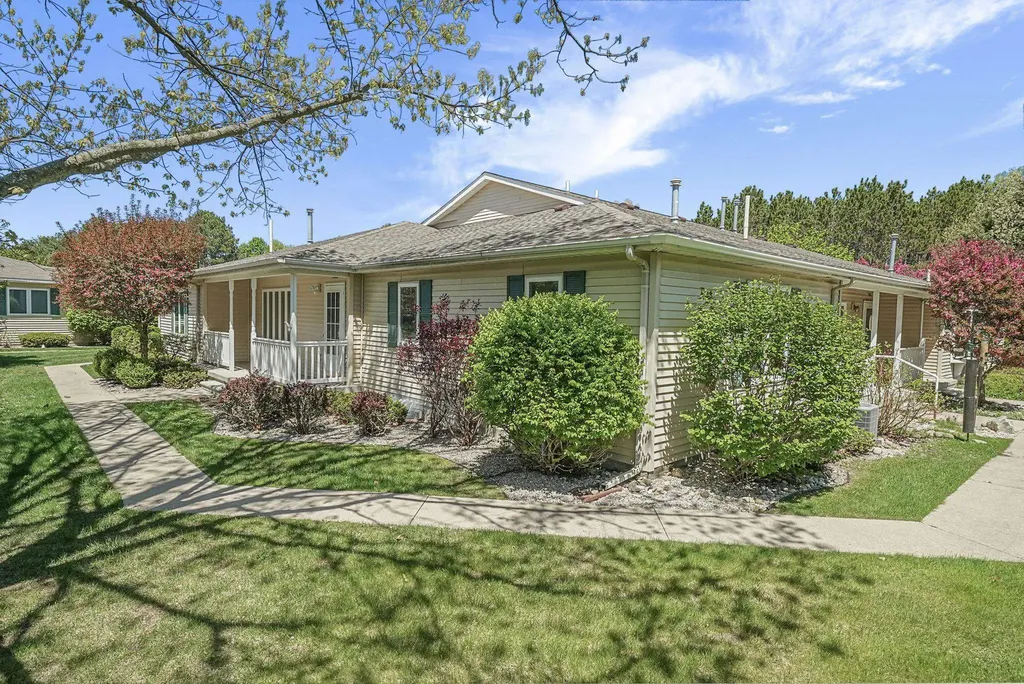 2816 Emerald Garfield Charter Township MI 49684