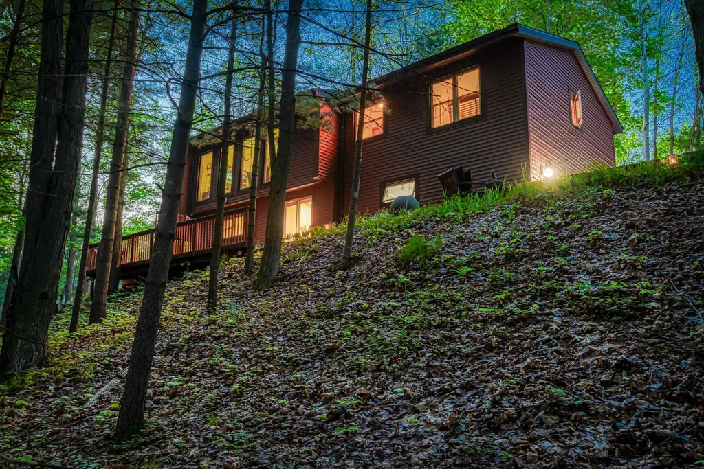 4418 Hampshire Drive Acme Township MI 49690