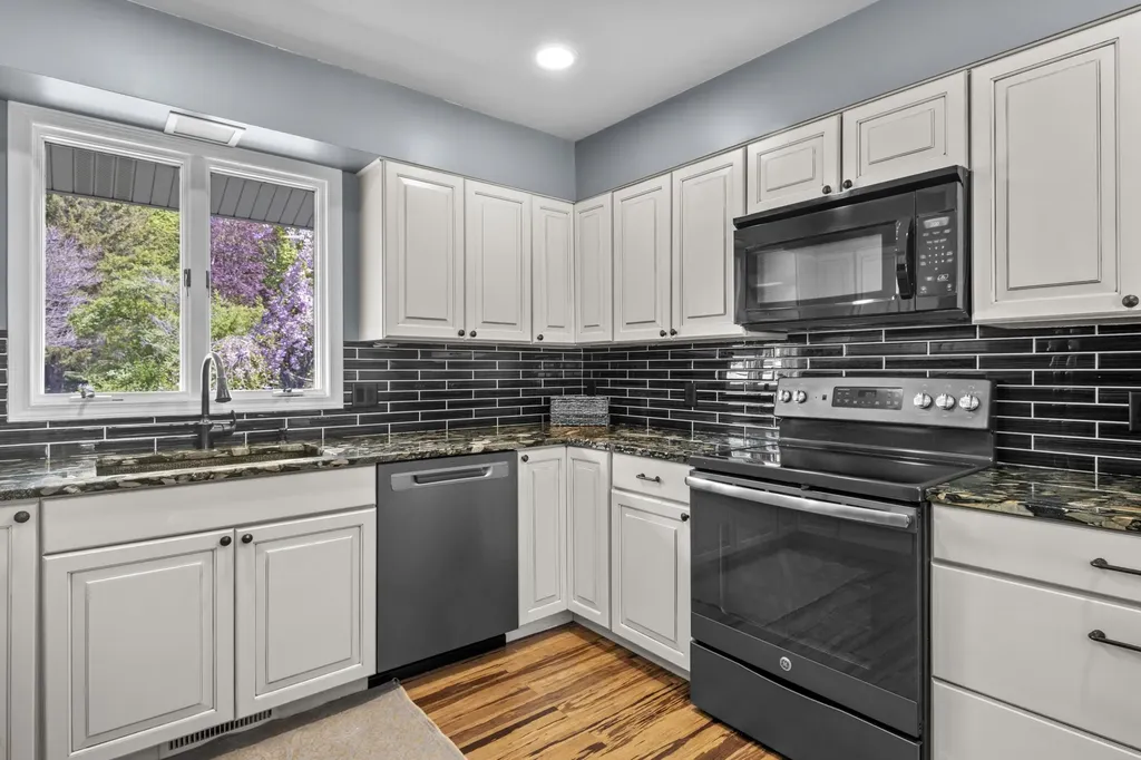7923 S Shoreside Elmwood Charter Township MI 49684