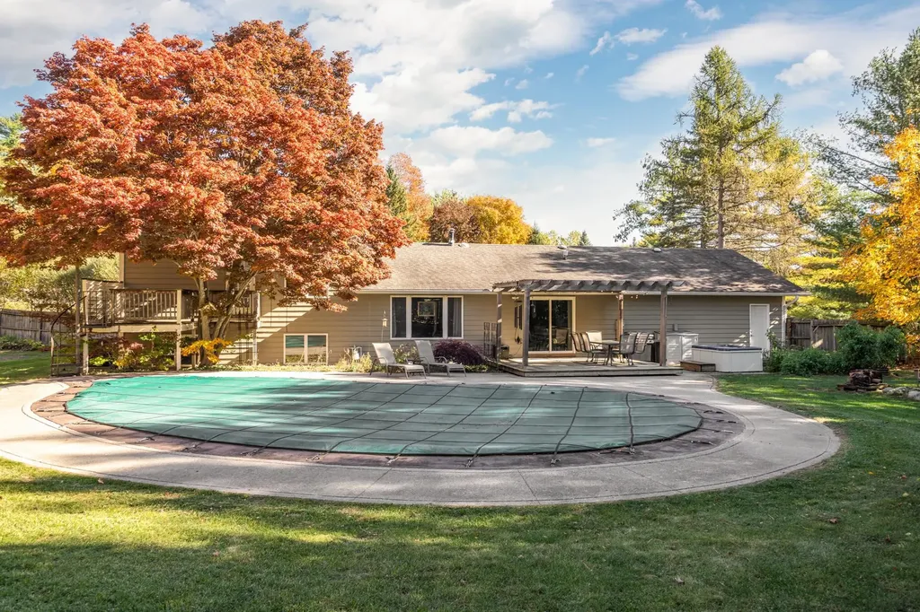 7923 S Shoreside Elmwood Charter Township MI 49684