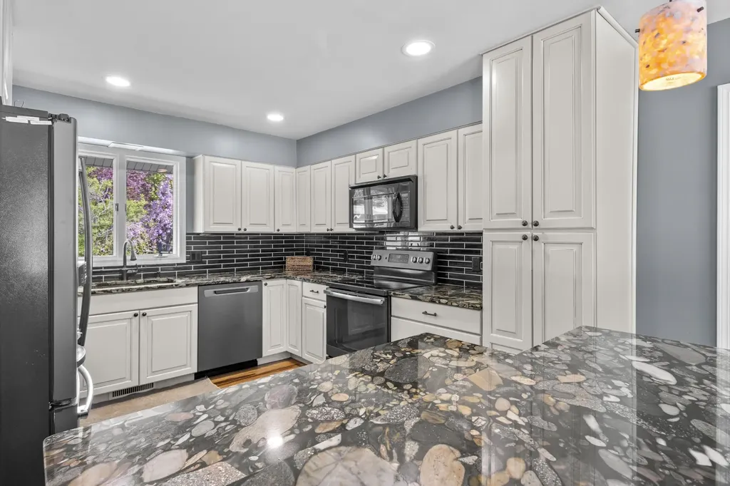 7923 S Shoreside Elmwood Charter Township MI 49684