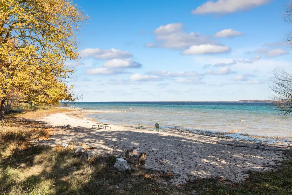 7923 S Shoreside Elmwood Charter Township MI 49684