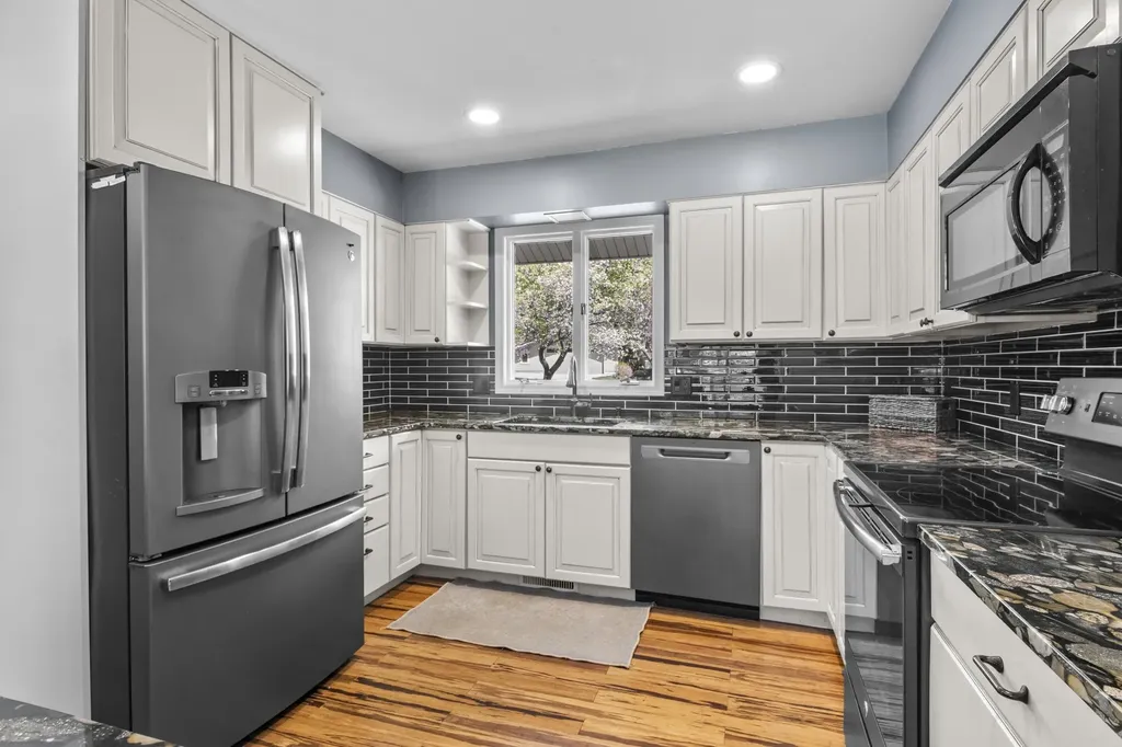 7923 S Shoreside Elmwood Charter Township MI 49684