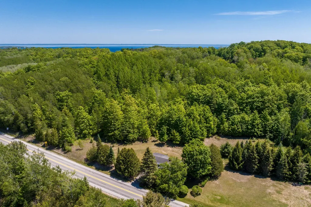 9364 N Manitou Trail Unknown City MI 49670
