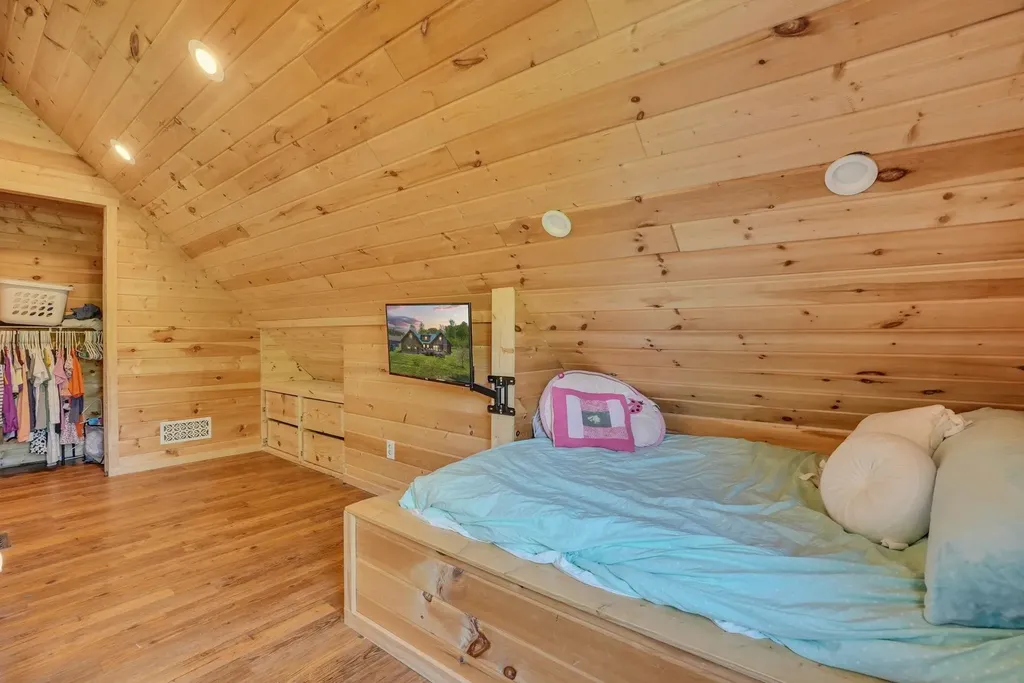 9330 E 10 1/2 Road Liberty Township MI 49663