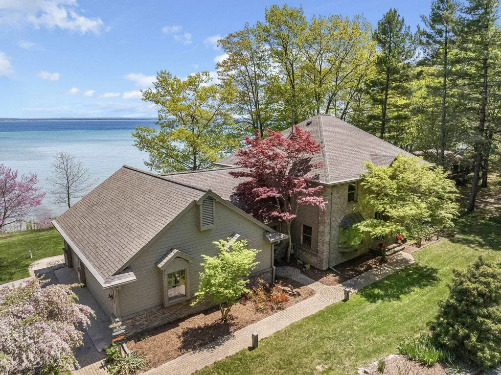 17744 Smokey Hollow Road Peninsula Township MI 49686