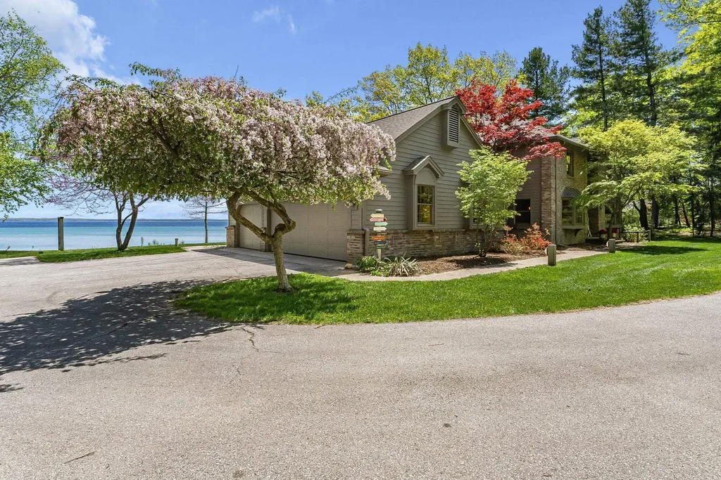 17744 Smokey Hollow Road Peninsula Township MI 49686