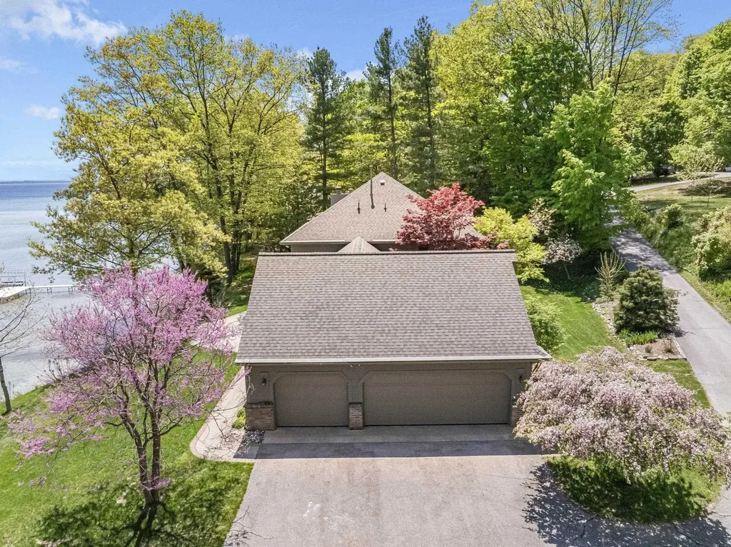 17744 Smokey Hollow Road Peninsula Township MI 49686