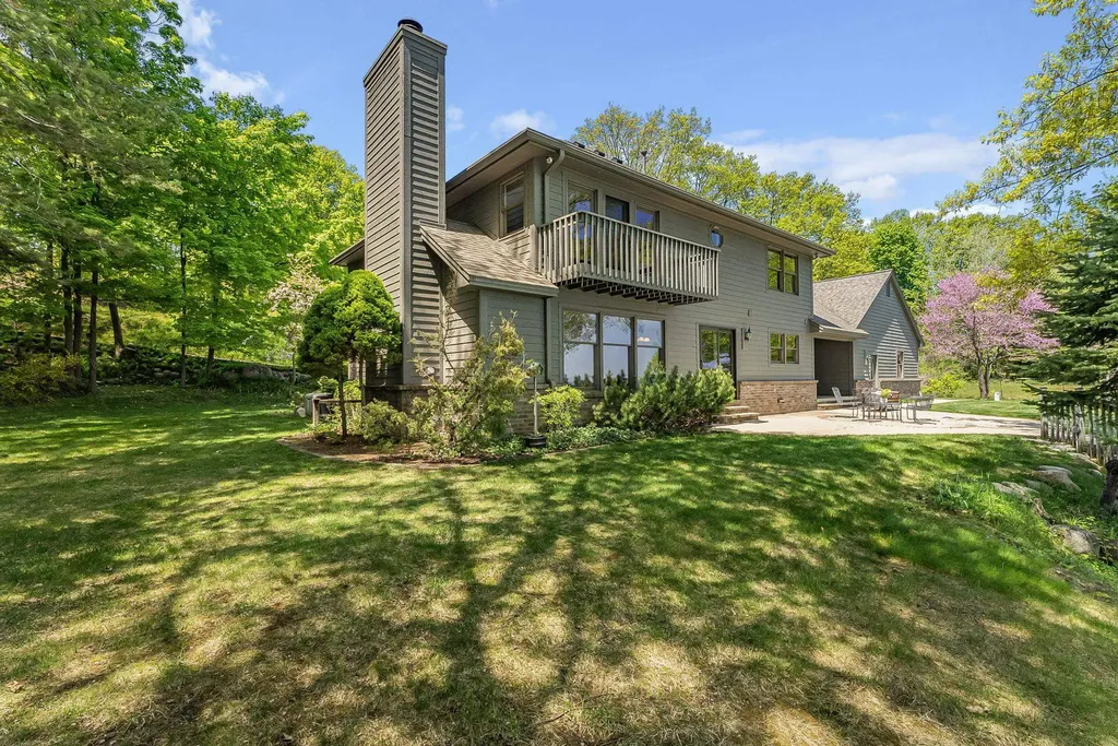 17744 Smokey Hollow Road Peninsula Township MI 49686