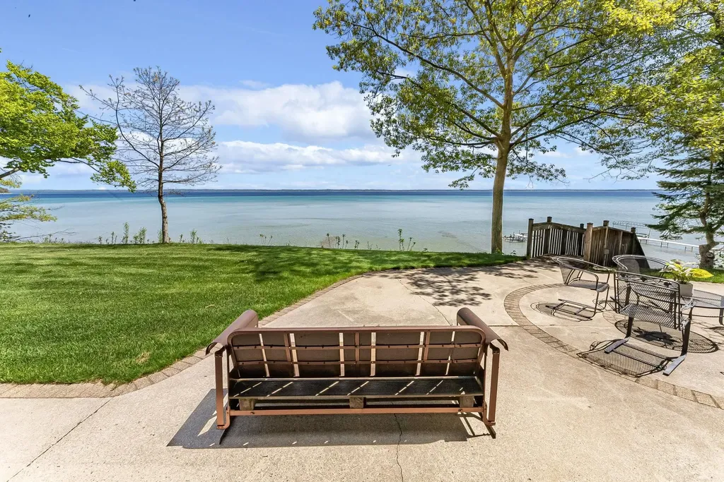 17744 Smokey Hollow Road Peninsula Township MI 49686