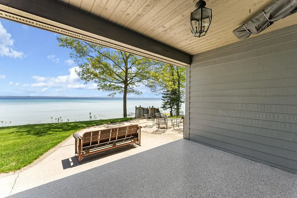 17744 Smokey Hollow Road Peninsula Township MI 49686