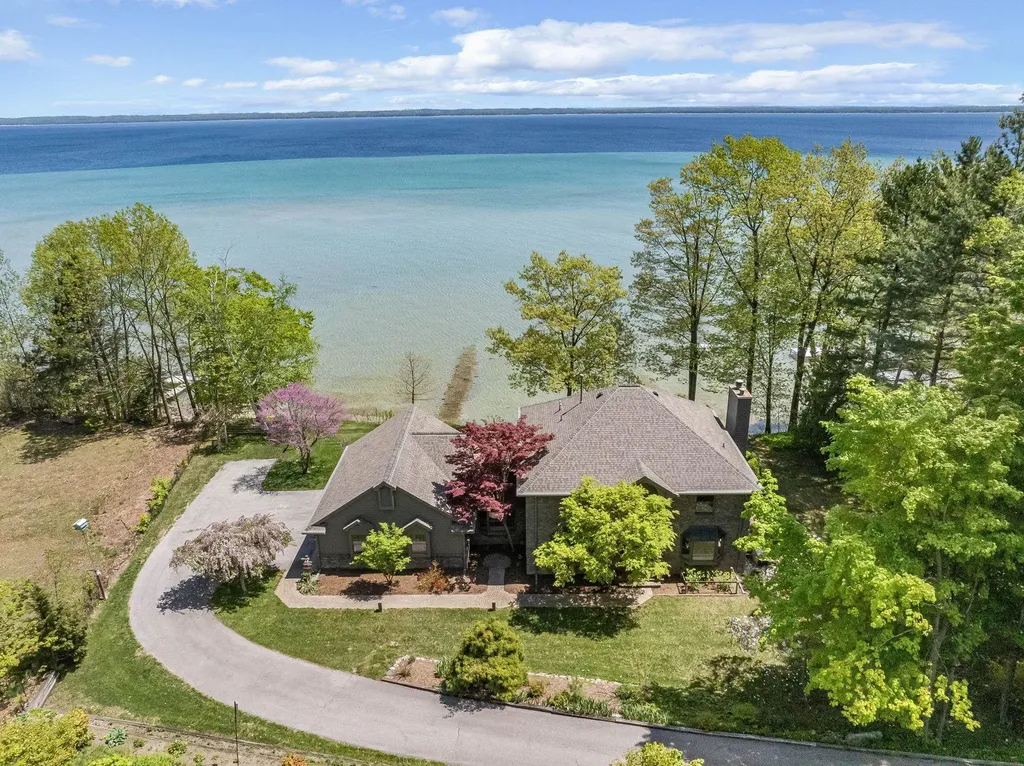 17744 Smokey Hollow Road Peninsula Township MI 49686