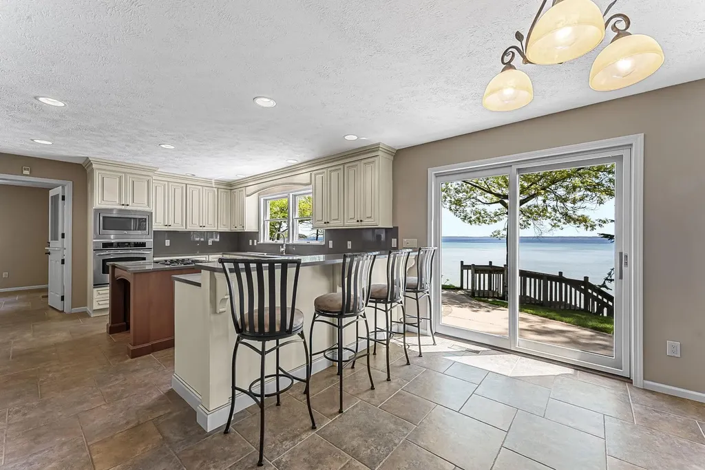 17744 Smokey Hollow Road Peninsula Township MI 49686