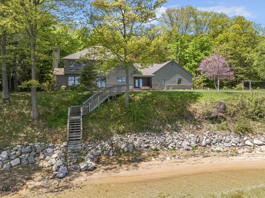 17744 Smokey Hollow Road Peninsula Township MI 49686
