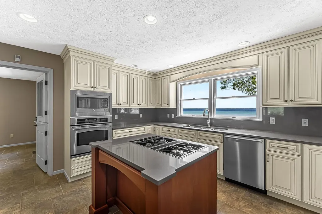 17744 Smokey Hollow Road Peninsula Township MI 49686