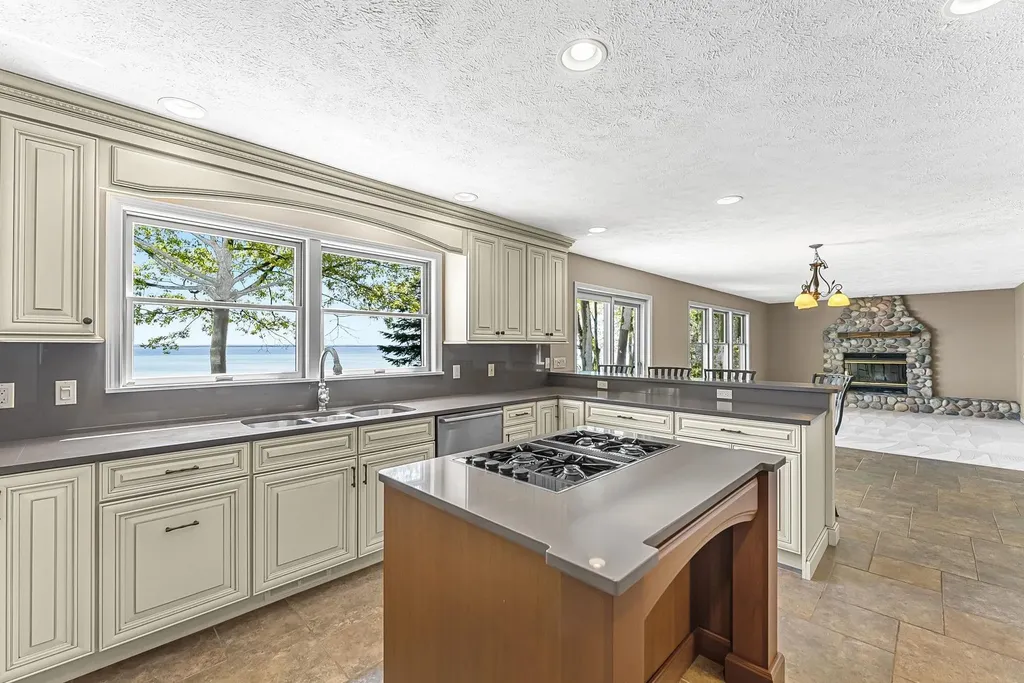 17744 Smokey Hollow Road Peninsula Township MI 49686
