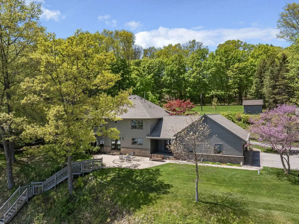 17744 Smokey Hollow Road Peninsula Township MI 49686