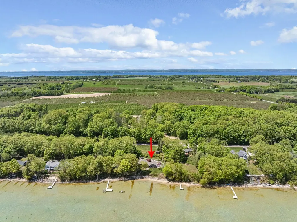 17744 Smokey Hollow Road Peninsula Township MI 49686