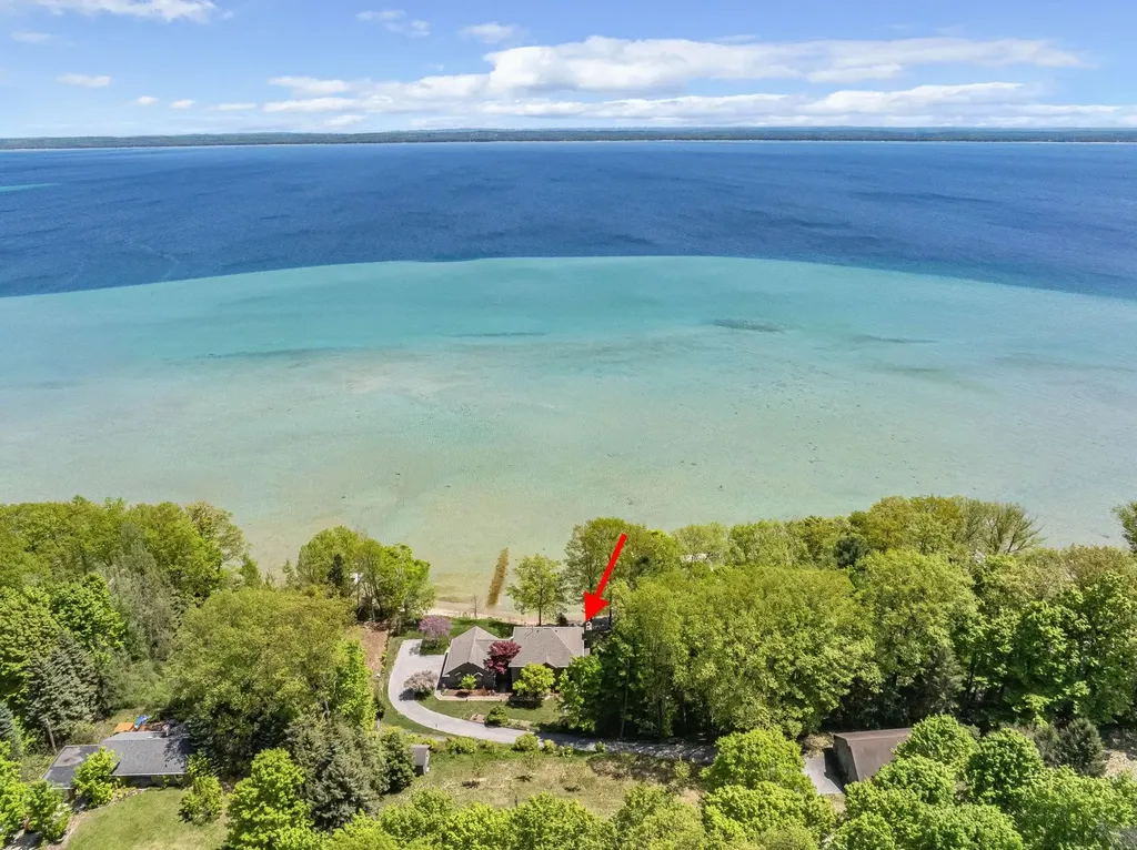17744 Smokey Hollow Road Peninsula Township MI 49686