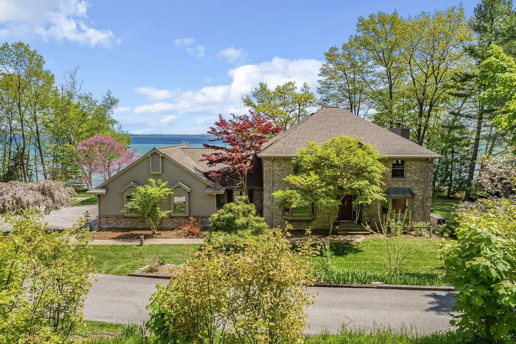 17744 Smokey Hollow Road Peninsula Township MI 49686