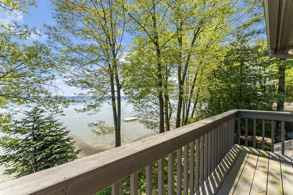 17744 Smokey Hollow Road Peninsula Township MI 49686