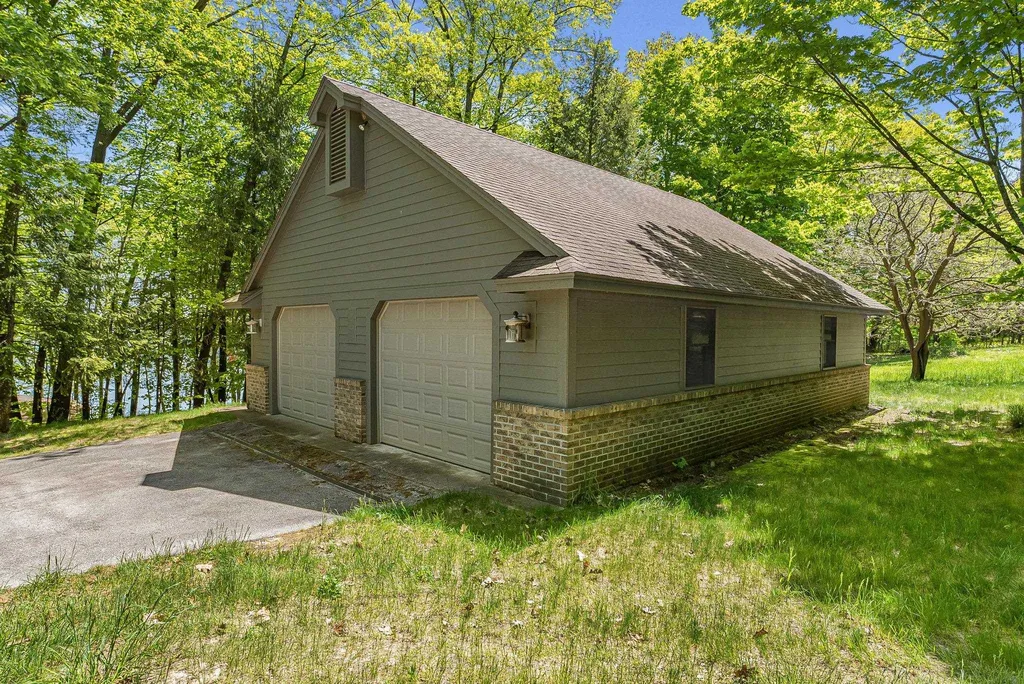 17744 Smokey Hollow Road Peninsula Township MI 49686