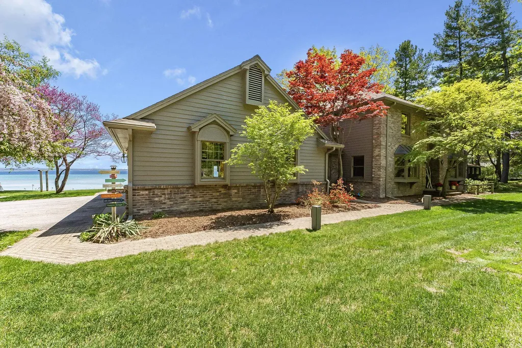17744 Smokey Hollow Road Peninsula Township MI 49686