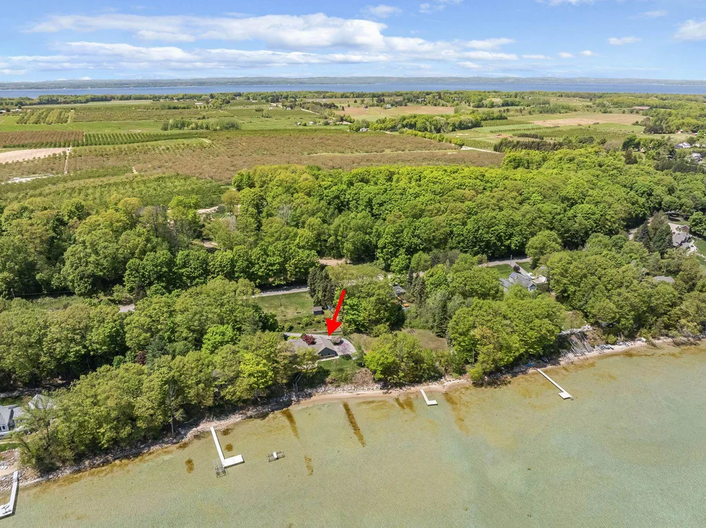17744 Smokey Hollow Road Peninsula Township MI 49686